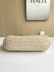 Bottega Veneta Small Beige Clicker Bag 36x30x12cm - Unahubs - 3