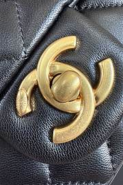 Chanel Flap Bag Black Lambskin Logo 20x13x7cm - Unahubs - 5