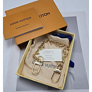 Louis Vuitton Script Chain Bag Charm In Gold-Toned Metal - Unahubs - 2