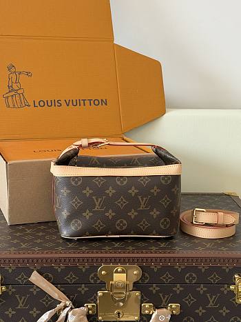 Louis Vuitton Cruiser Toiletry Monogram Bag 22x12x13.5cm - Unahubs