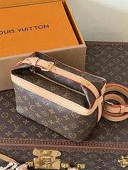 Louis Vuitton Cruiser Toiletry Monogram Bag 22x12x13.5cm - Unahubs - 4