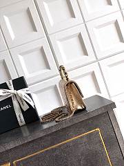 Chanel Clutch with Chain Gold 15x10.5x5.5cm - Unahubs - 4