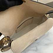 Gucci Shoulder bag with chain in beige suede 28x16x7cm - Unahubs - 3