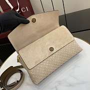 Gucci Shoulder bag with chain in beige suede 28x16x7cm - Unahubs - 2