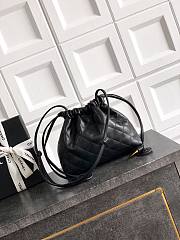 Chanel Clutch Strap Lambskin Black 18x12x5cm - Unahubs - 2