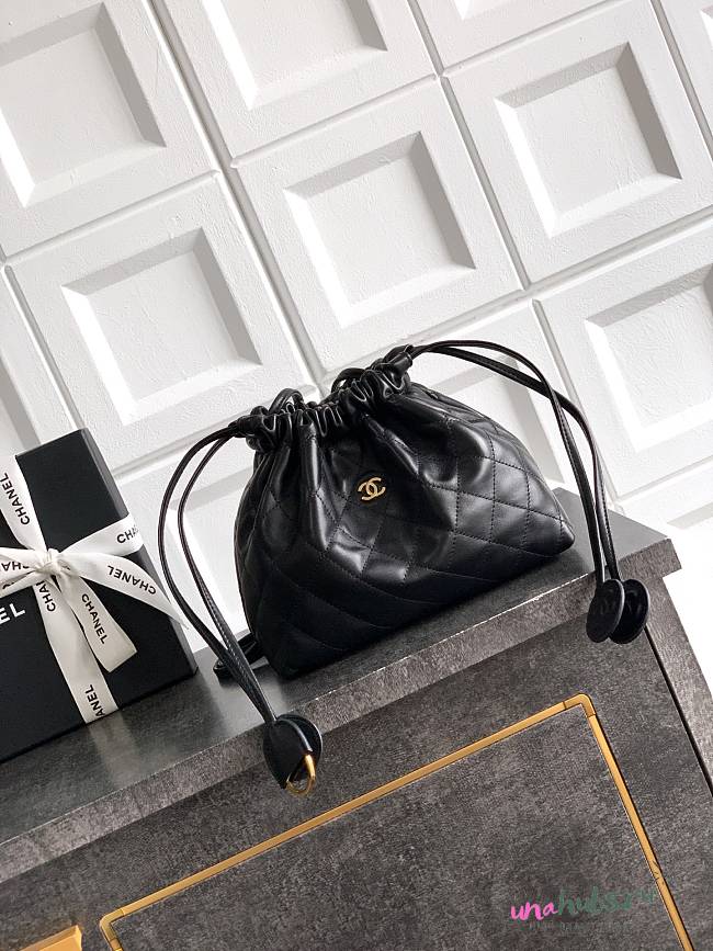 Chanel Clutch Strap Lambskin Black 18x12x5cm - Unahubs - 1