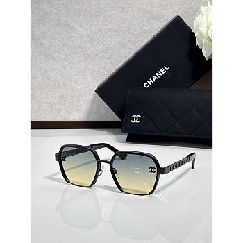 Chanel Geometric Sunglasses Black Gradient - Unahubs