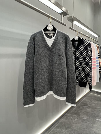 Miu Miu Cashmere V-neck sweater