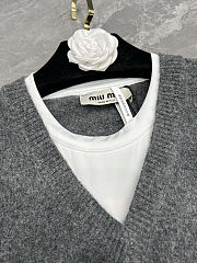 Miu Miu Cashmere V-neck sweater - 2