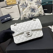 Chanel Flap Bag White Lambskin Silver 23cm - Unahubs - 1