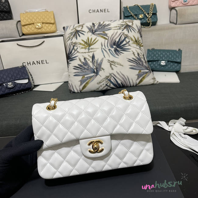 Chanel Flap Bag White Lambskin Gold 23cm - Unahubs - 1
