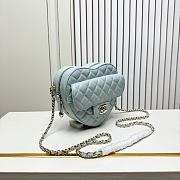 Chanel Heart Shaped Bag light blue Lambskin 18x19x5.5cm - 3