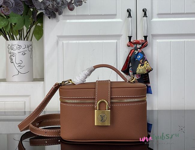 Louis Vuitton Low Key Vanity Pouch Cognac 19x12x5.5cm - Unahubs - 1