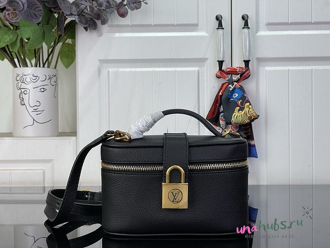 Louis Vuitton Low Key Vanity Pouch black 19x12x5.5cm - Unahubs - 1