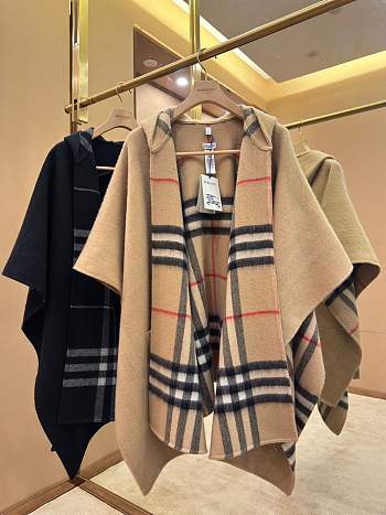 Burberry Vintage Check Reversible Cape 176 x 120cm