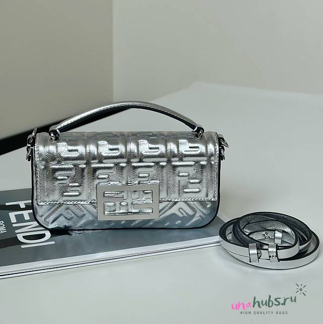 Fendi by Marc Jacobs Baguette Phone Pouch silver 18.5x2.5x10cm - Unahubs - 1
