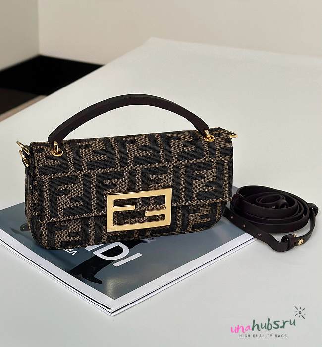 Fendi by Marc Jacobs Baguette Phone Pouch 18.5x2.5x10cm - Unahubs - 1