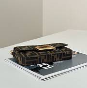 Fendi by Marc Jacobs Baguette Phone Pouch 18.5x2.5x10cm - Unahubs - 4