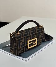 Fendi by Marc Jacobs Baguette Phone Pouch 18.5x2.5x10cm - Unahubs - 3