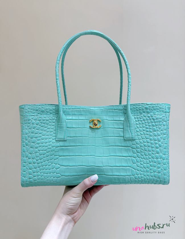 Chanel Small Shopping Bag Crocodile Calfskin Gold Green 39x20x13cm - 1