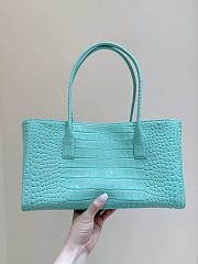 Chanel Small Shopping Bag Crocodile Calfskin Gold Green 39x20x13cm - 3