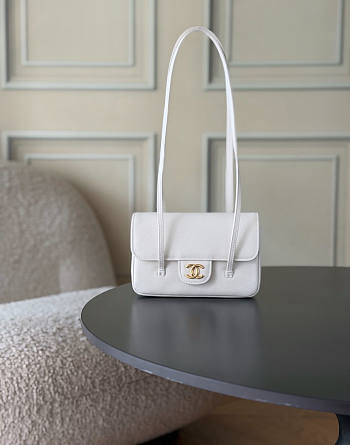 Chanel Mini Preppy white Coco Handbag-17*5*11.4cm