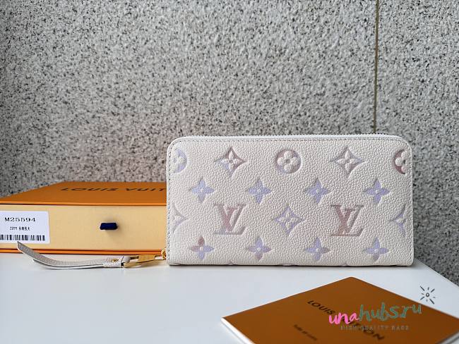 Louis Vuitton Zippy Wallet Dream Beige 19.5cm - 1