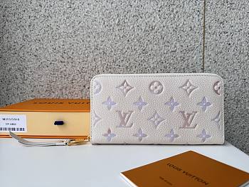 Louis Vuitton Zippy Wallet Dream Beige 19.5cm