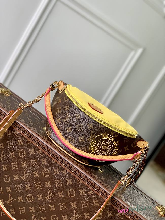 Louis Vuitton Bumbag Monogram Yellow 30x15x8.5cm - 1