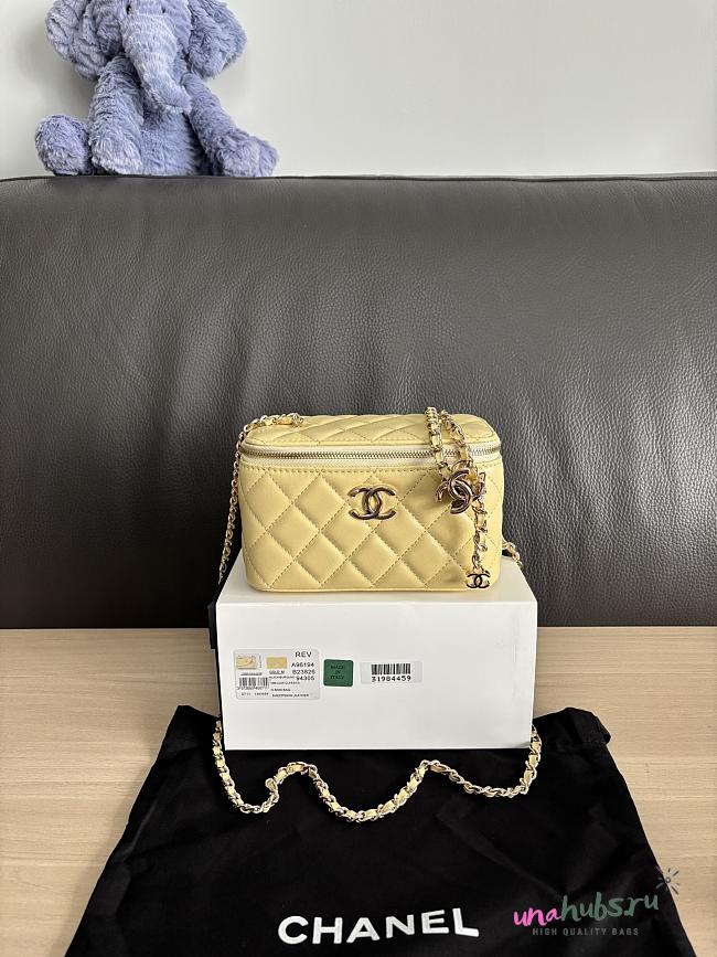 Chanel 26P light yellow lambskin 17cm - 1