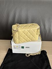 Chanel 26P light yellow lambskin 17cm - 3
