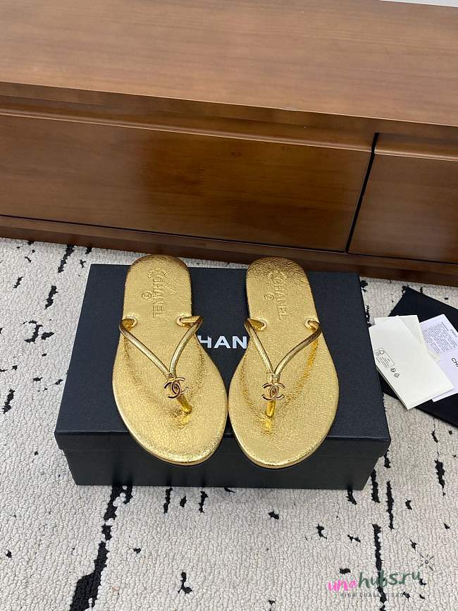 Chanel Flip Flop Gold - 1