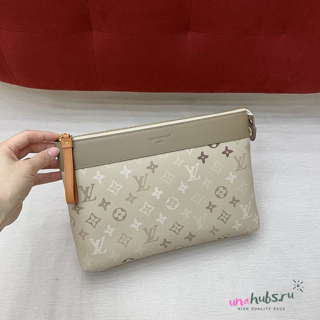 Louis Vuitton Pochette Voyage Souple Sand Beige 33.5x26x5.5cm - 1