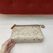 Louis Vuitton Pochette Voyage Souple Sand Beige 33.5x26x5.5cm - 2