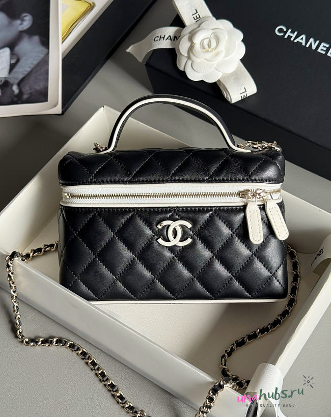 Chanel Vanity Chain Black White Lambskin 19.5x17x5cm - 1