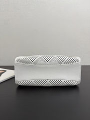 Chanel Mini Handbag 25 white 22x20x12.5cm - 2