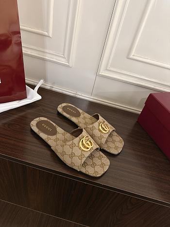 Gucci slide sandal with Double G
