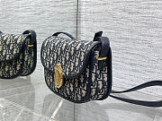 Dior Medium Médaillon Flap Bag Blue Oblique 23x16x6.5cm - 2