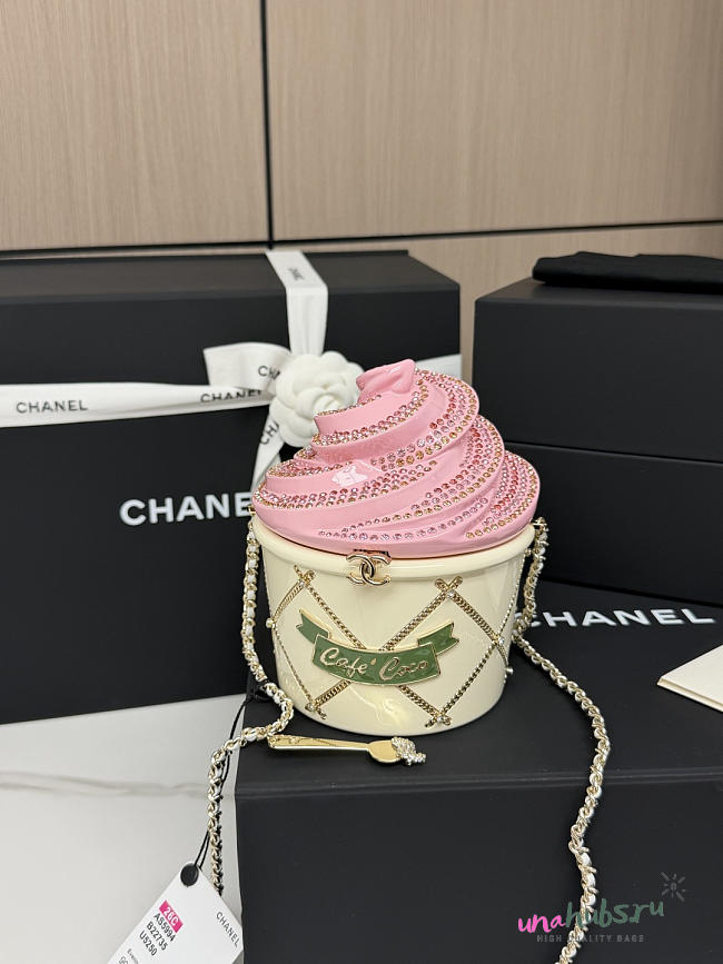 Chanel 26C Ice Cream Minaudière 15x12cm - 1