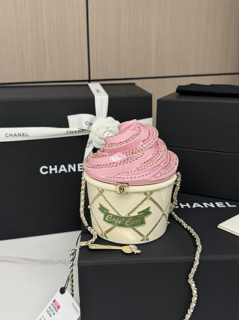 Chanel 26C Ice Cream Minaudière 15x12cm