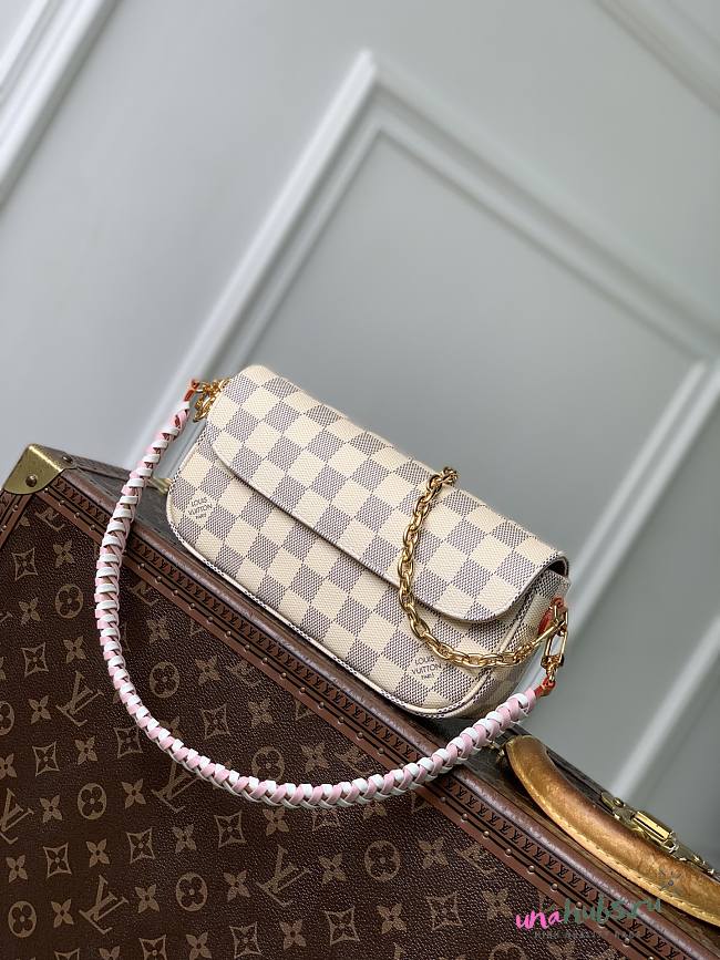 Louis Vuitton Wallet on Chain Ivy 23.5x12x4.3cm - 1