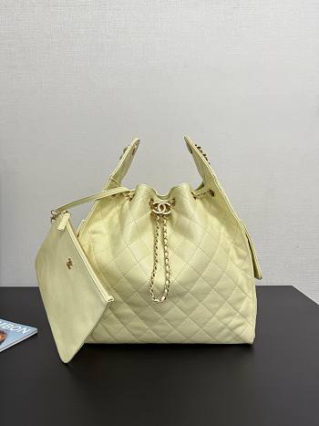 Chanel Medium 25 Handbag Yellow Caviar Gold 40x30x15cm