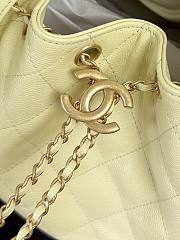 Chanel Medium 25 Handbag Yellow Caviar Gold 40x30x15cm - 4