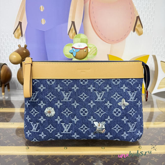 Louis Vuitton Pochette Voyage Souple Denim 30 x 21 x 7.5 cm - 1