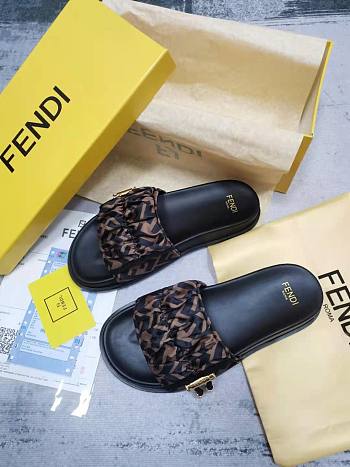 Fendi slides 02