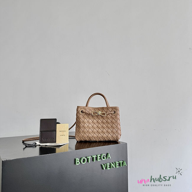 Bottega Veneta Mini Andiamo Beige 20x9x15cm - 1