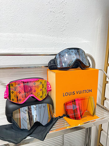 Louis Vuitton Snow Gradient Mask S00