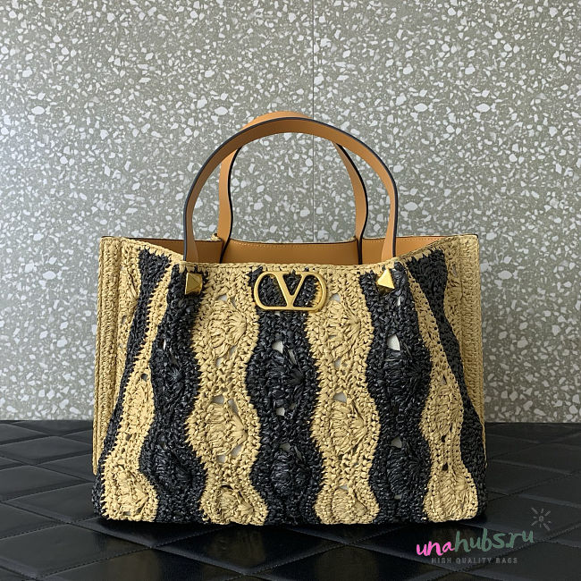 Valentino Garavani VLogo Signature Bag 39x25.5x19cm - 1