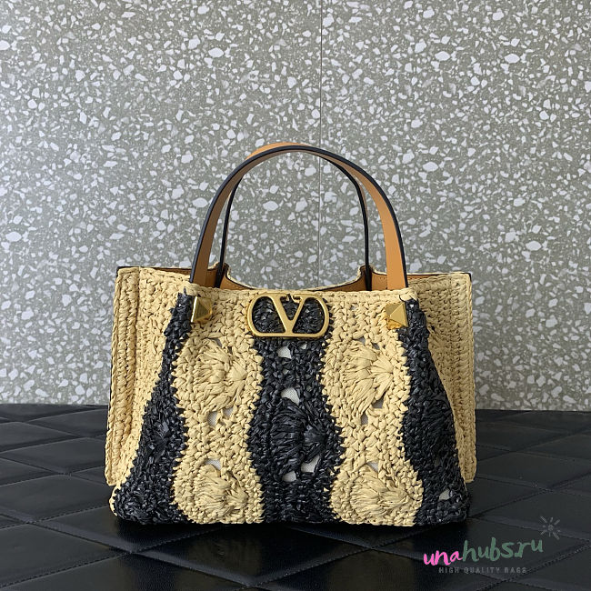 Valentino Garavani VLogo Signature Bag 30*18*14CM - 1