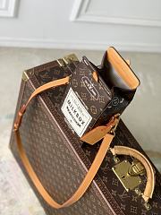Louis Vuitton Milk Bag 12x22x10cm - 4